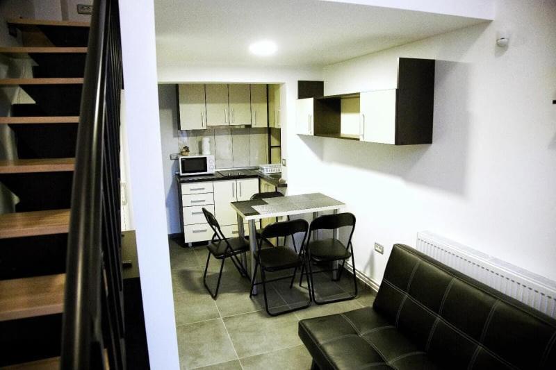 Twofloor Plopilor Apartment คลูจ-นาโปกา ภายนอก รูปภาพ