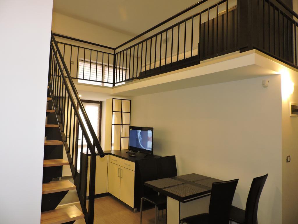 Twofloor Plopilor Apartment คลูจ-นาโปกา ภายนอก รูปภาพ